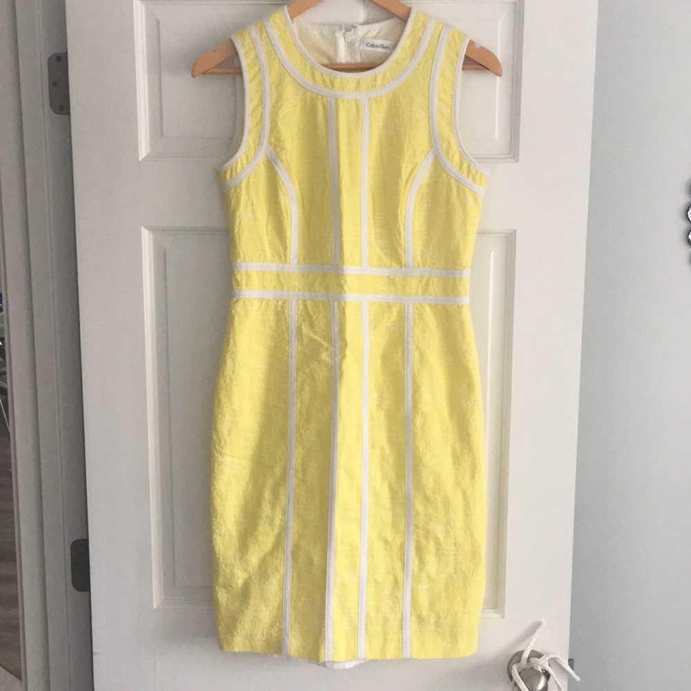 Yellow dress, sleeveless